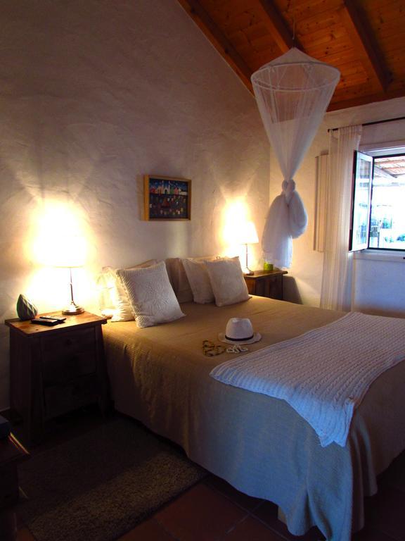 Bed and Breakfast Cerca Do Sul Сан-Теотониу Номер фото