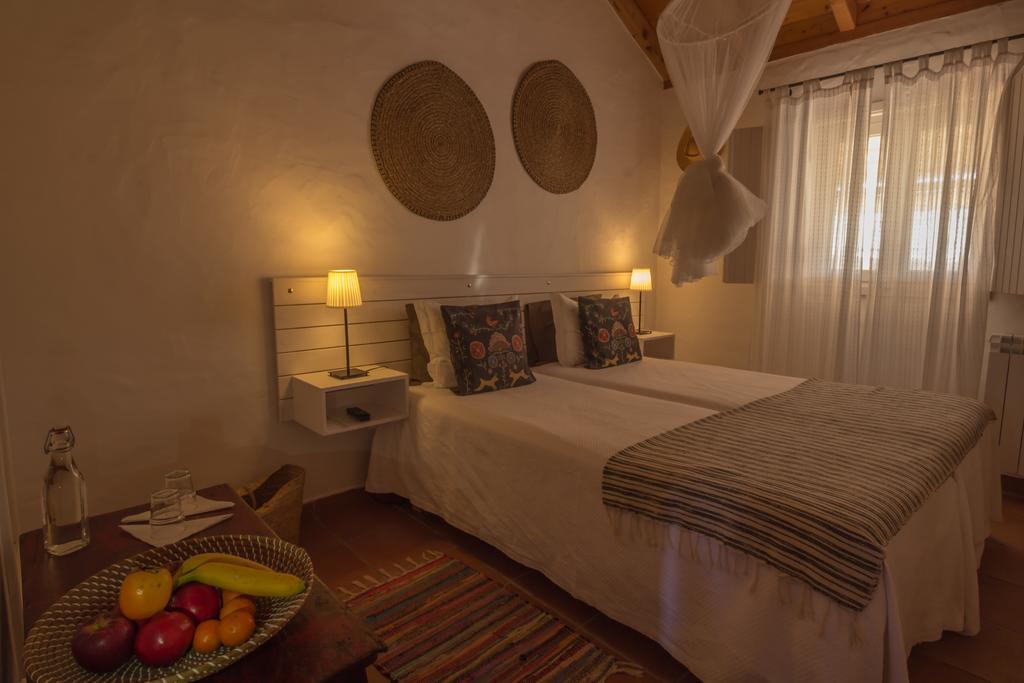 Bed and Breakfast Cerca Do Sul Сан-Теотониу Экстерьер фото